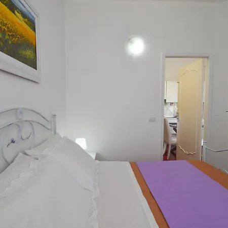 Apartment In Centro 5 Minuti Dal Mare Brolo